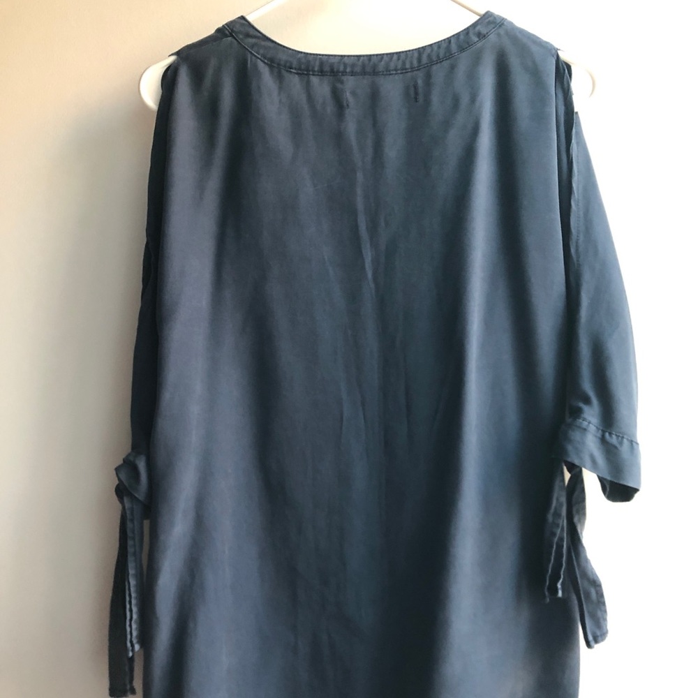 Women’s top - Picture 2 of 2